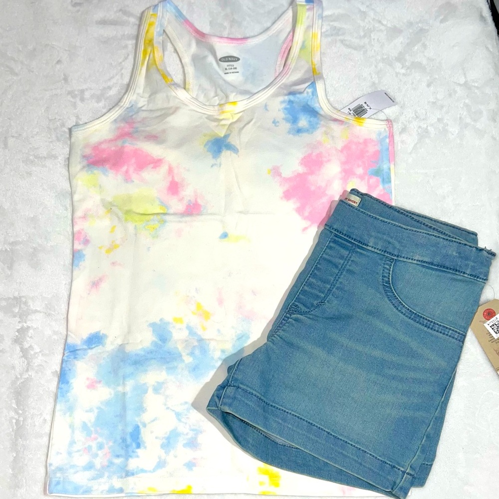 Girl’s short sleeve and denim shorts